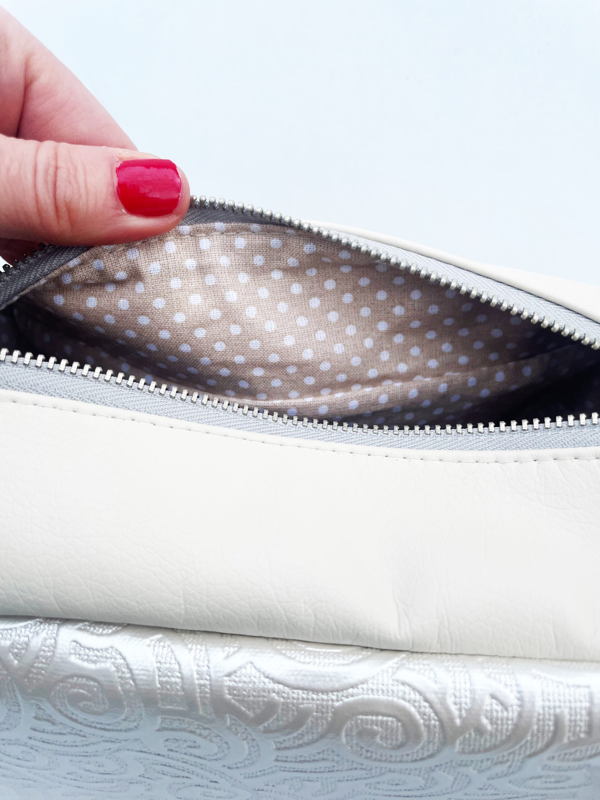 CHIMNEY Pearl Crossbody - Image 4